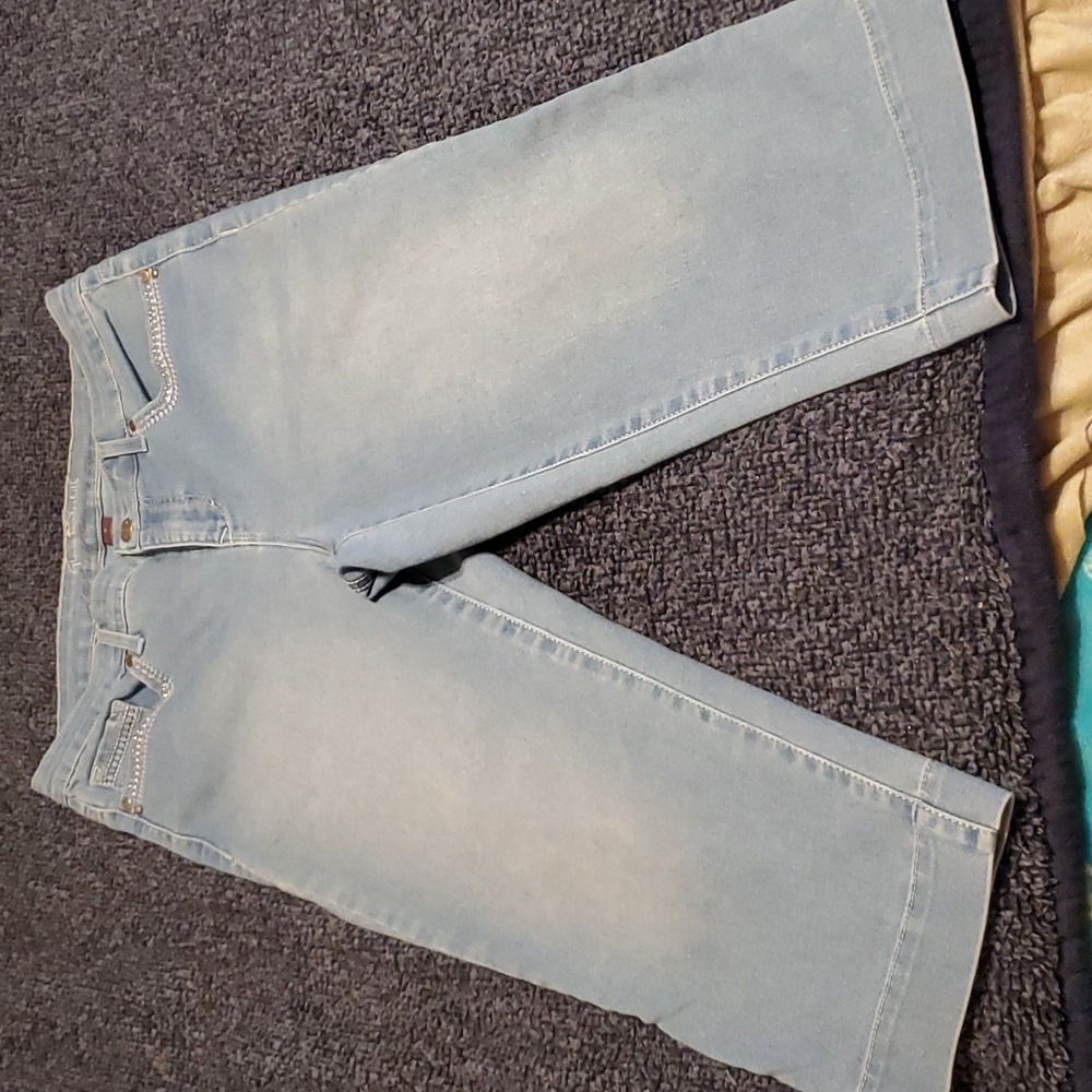 Gloria Vanderbilt Capri, size 6